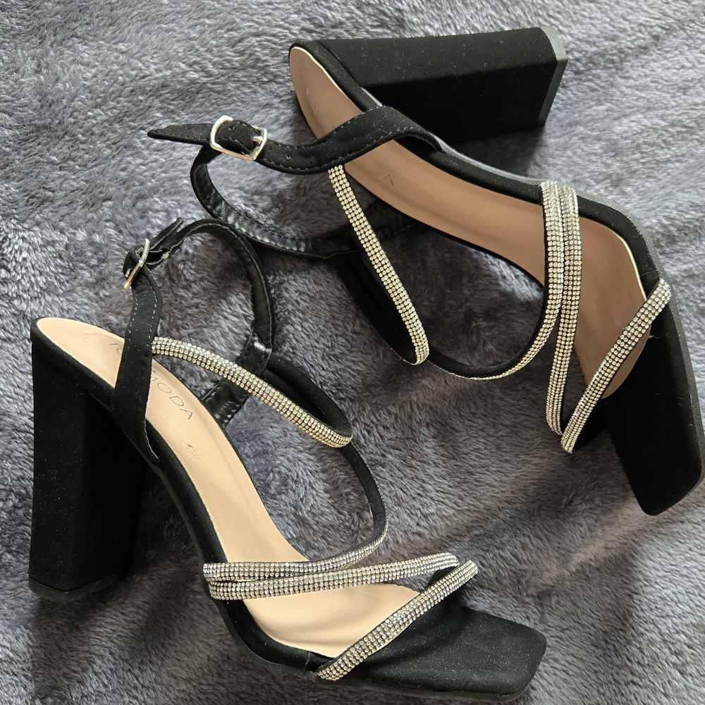TOP Moda Black and Silver Strappy Heels